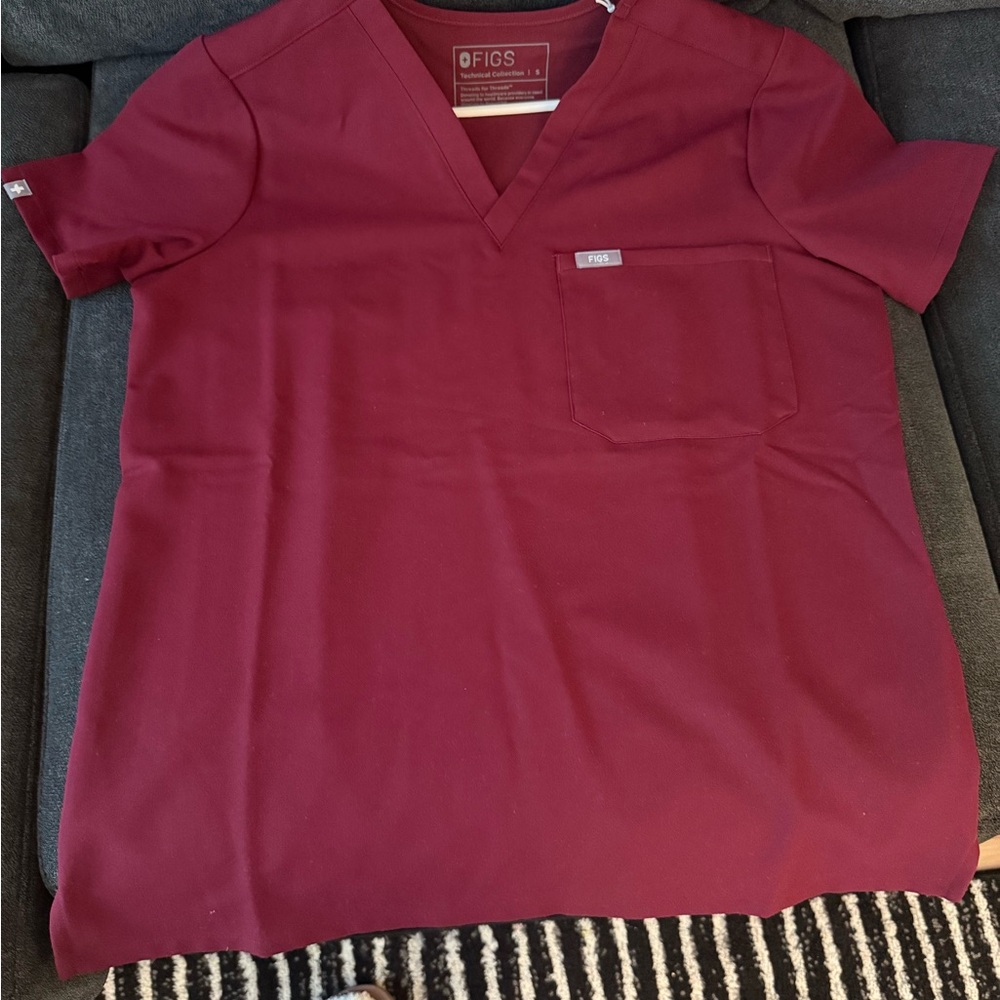 Figs burgundy Short Sleeve Tee
